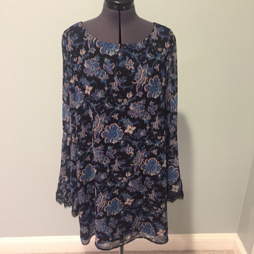 Vestique bell sleeve dress